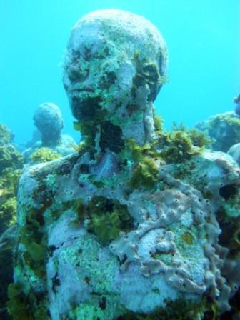 Escultura del Museo Subacuático de Cancún
